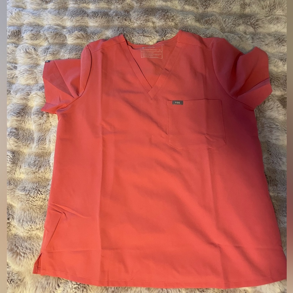 Figs Catarina one pocket scrub top. NEVER WORN. Took tags off.